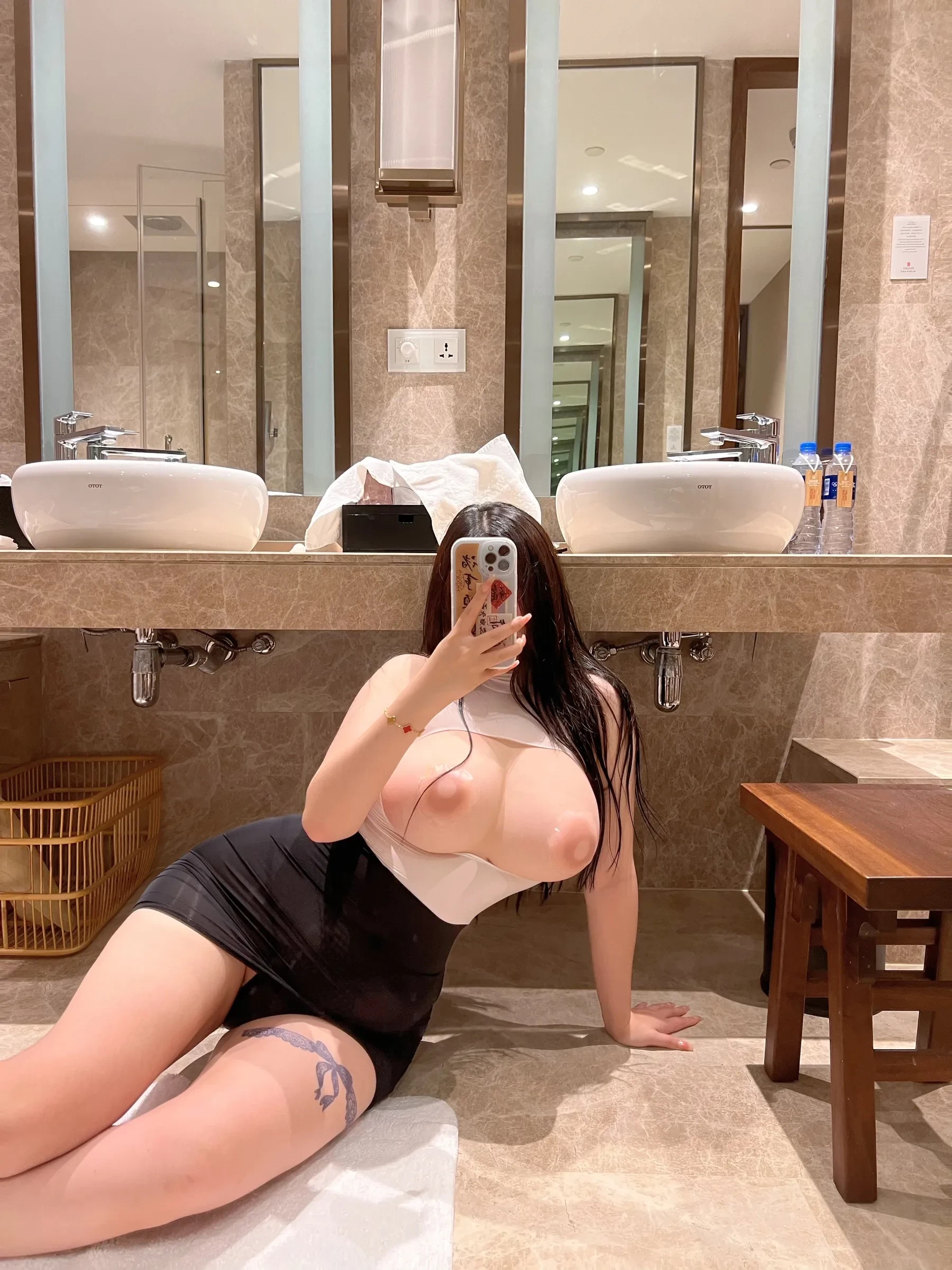 迷人的五姨太 – 酒店性感自拍 [31P]8